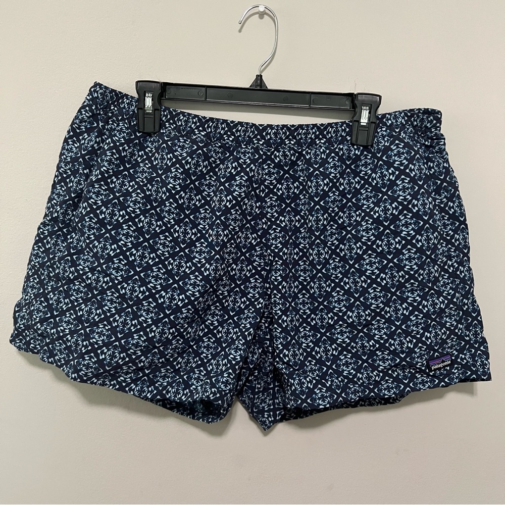 Patagonia Baggies Blue & White Pattern 5” Shorts XL